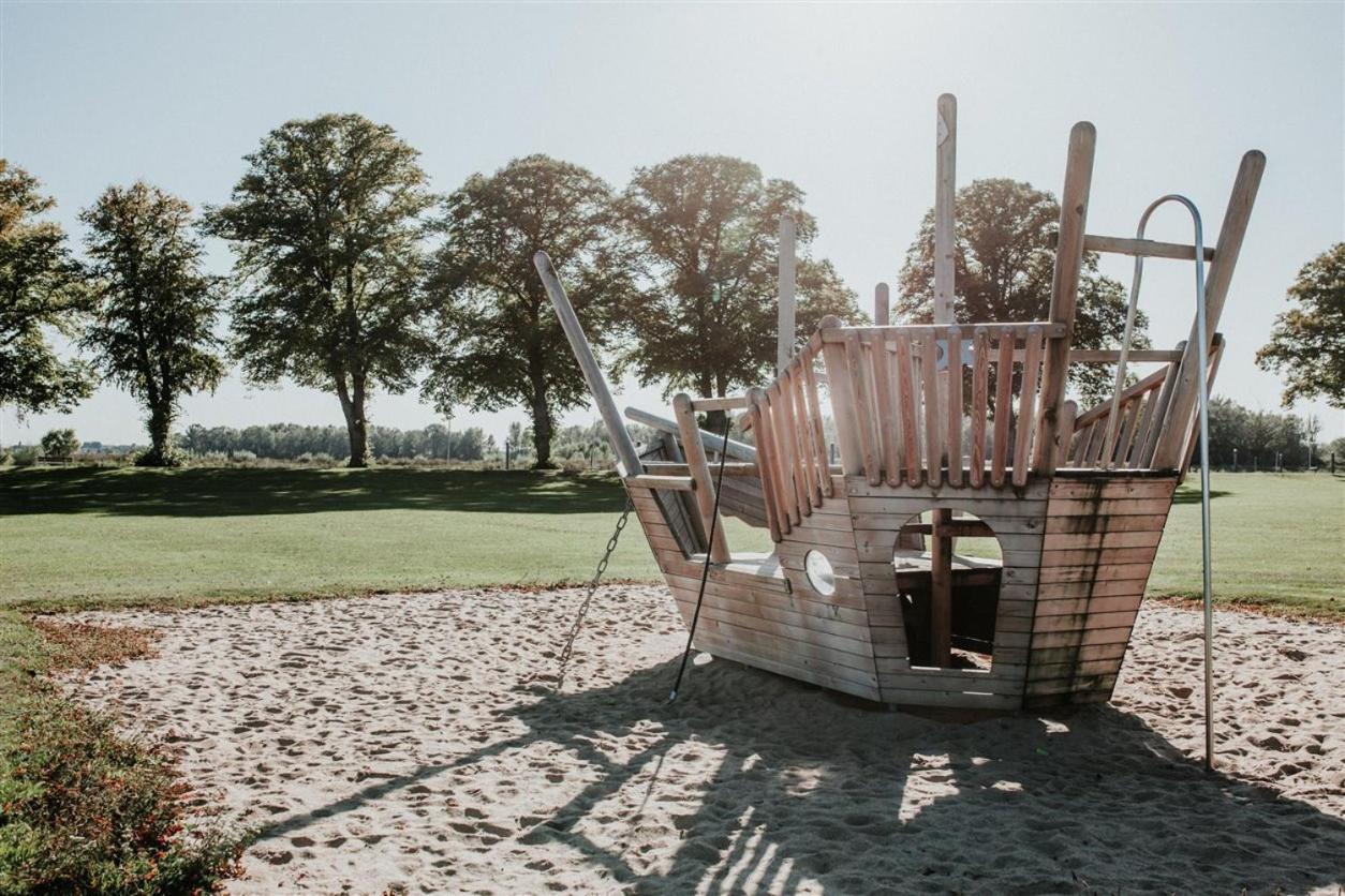 Recreatiepark Jachthaven De Veerstal Lathum - Luxe Chalet Exterior foto