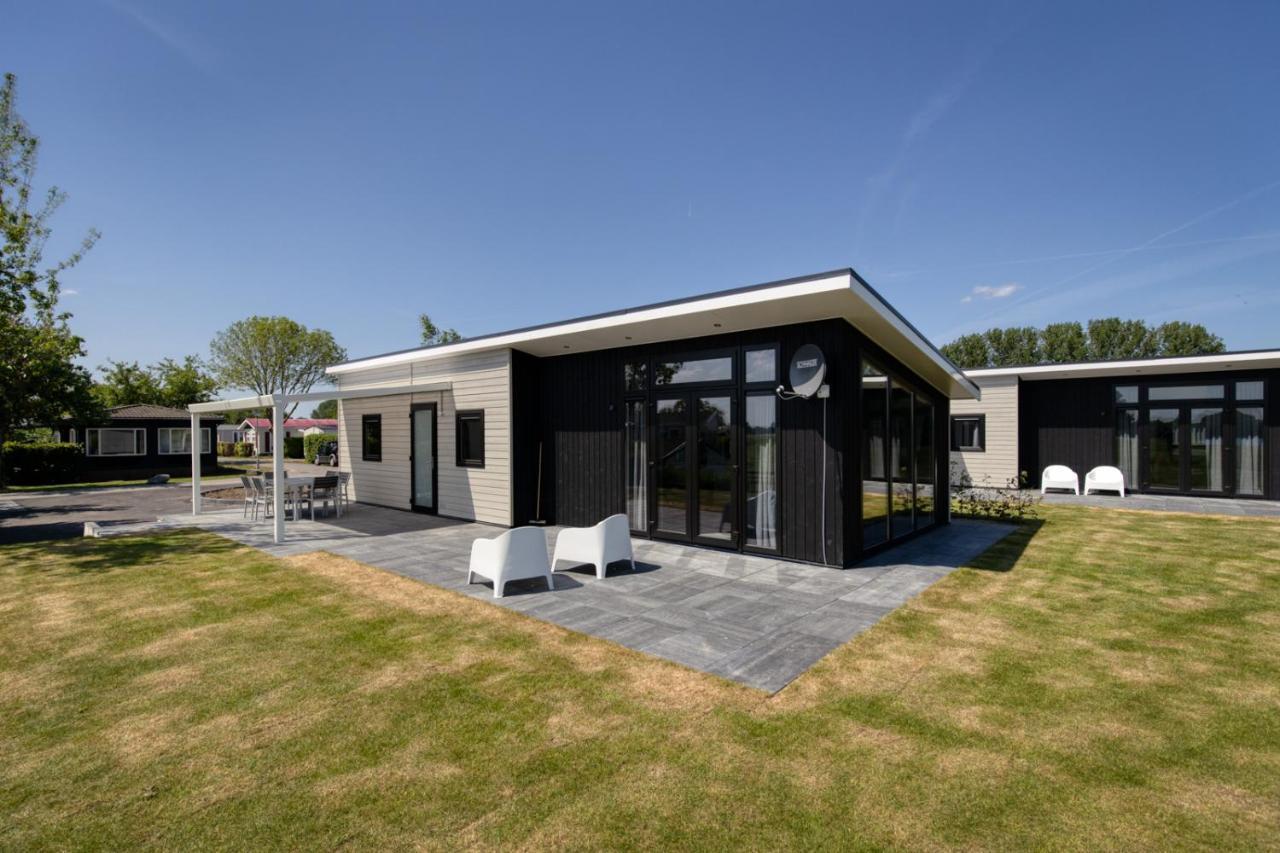 Recreatiepark Jachthaven De Veerstal Lathum - Luxe Chalet Exterior foto