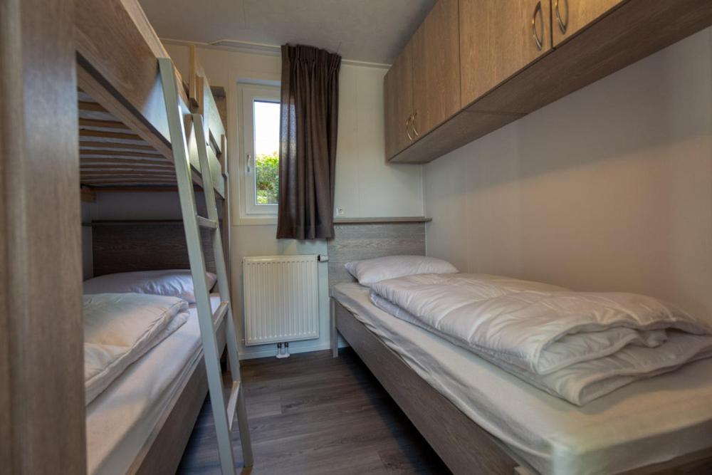 Recreatiepark Jachthaven De Veerstal Lathum - Luxe Chalet Exterior foto
