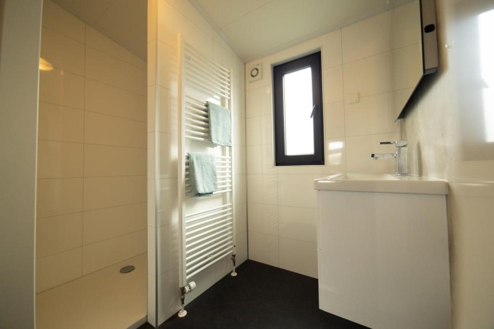 Recreatiepark Jachthaven De Veerstal Lathum - Luxe Chalet Exterior foto